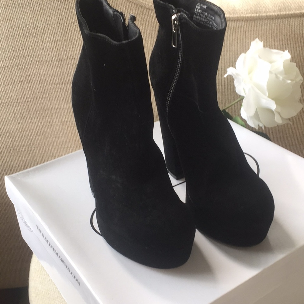 SALE!!! Black Steve Madden Suede Boots